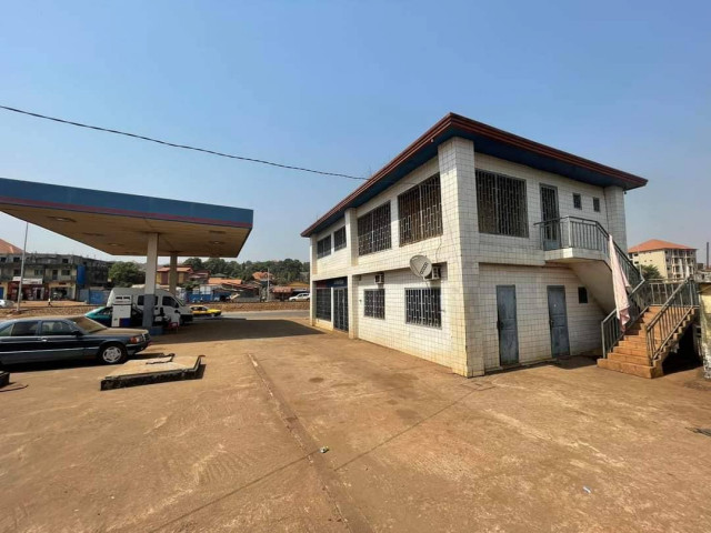 Station Service ร Kountia, Locaux Commerciaux, Conakry