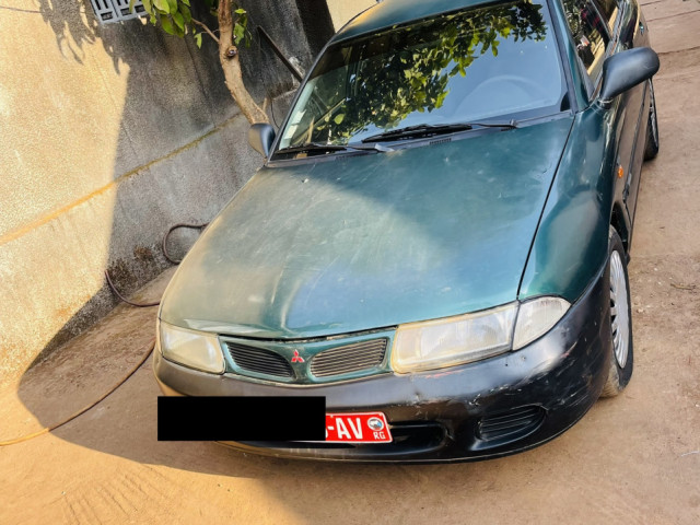 Mitsubishi Carisma, Voitures, Conakry