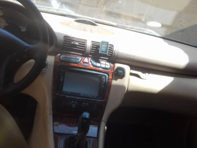Mercedes-Benz Classe C, Voitures, Conakry