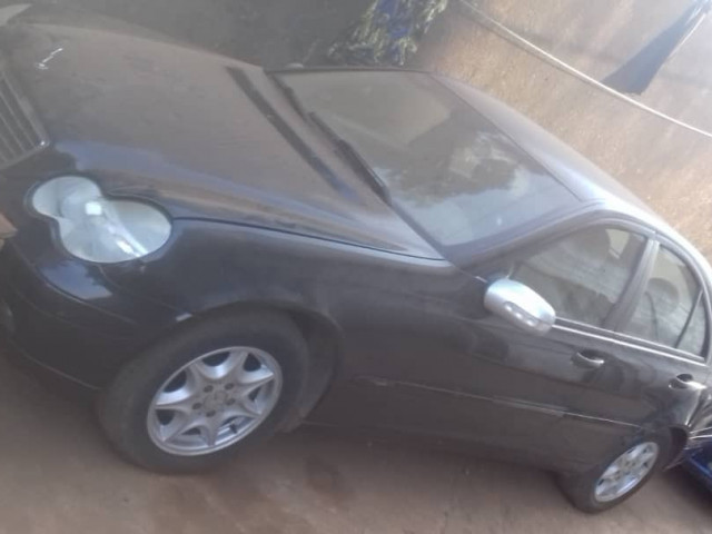 Mercedes-Benz Classe C, Voitures, Conakry