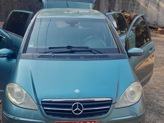 Mercedes-Benz Class A, Voitures, Conakry