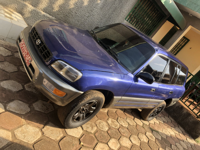 Toyota RAV4, Voitures, Conakry