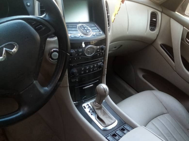Infiniti EX35, Voitures, Conakry