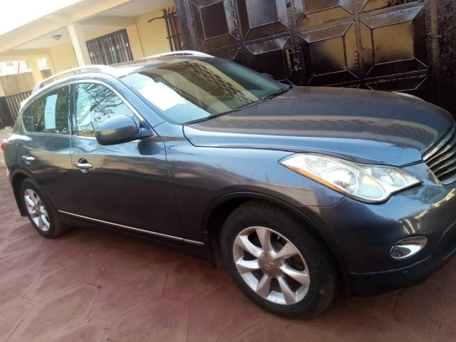 Infiniti EX35, Voitures, Conakry