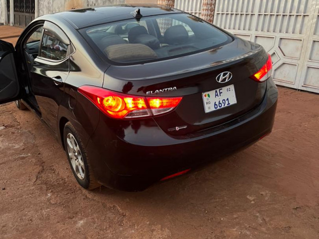 Hyundai Elantra, Voitures, Conakry