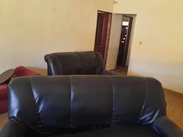 Différents Fauteuils, Lits - Fauteuils, Conakry