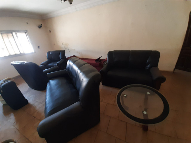 Différents Fauteuils, Lits - Fauteuils, Conakry