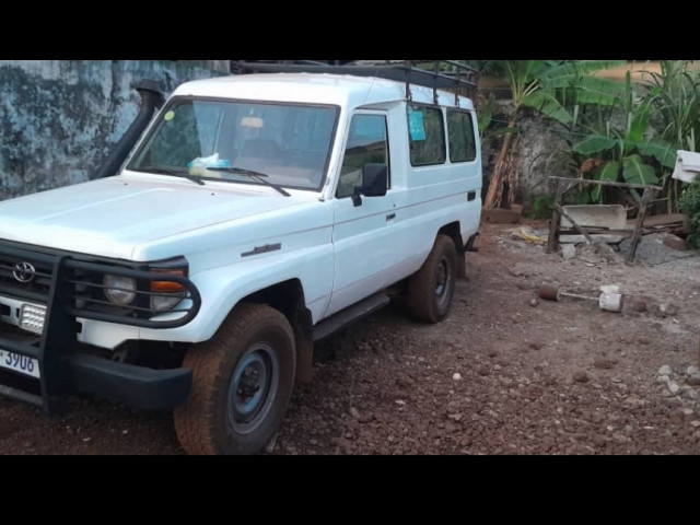Toyota Land Cruiser, Voitures, Conakry