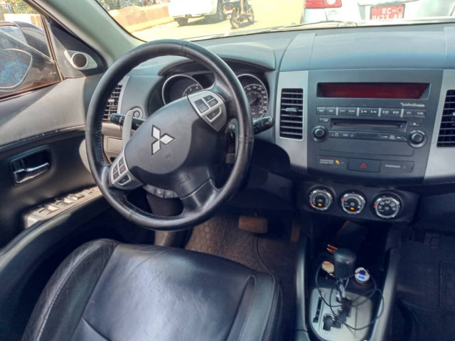 Mitsubishi Outlander, Voitures, Conakry