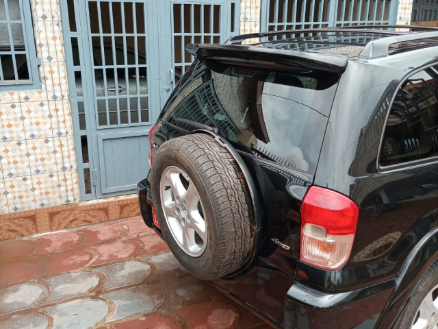 Toyota RAV4, Voitures, Labé