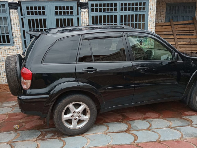 Toyota RAV4, Voitures, Labé
