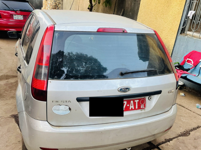 Ford Fiesta, Voitures, Conakry