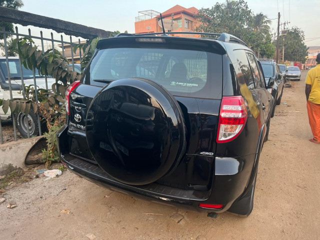 Toyota RAV4, Voitures, Conakry