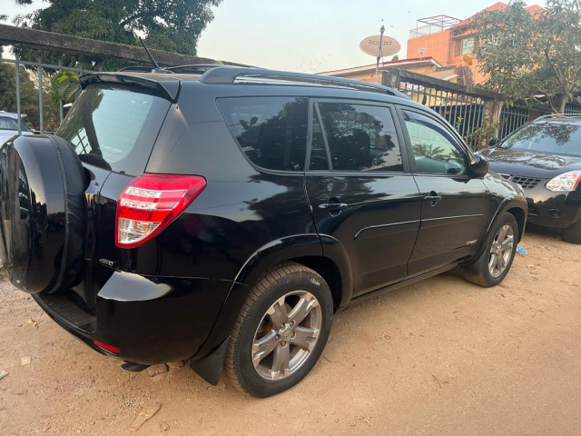 Toyota RAV4, Voitures, Conakry