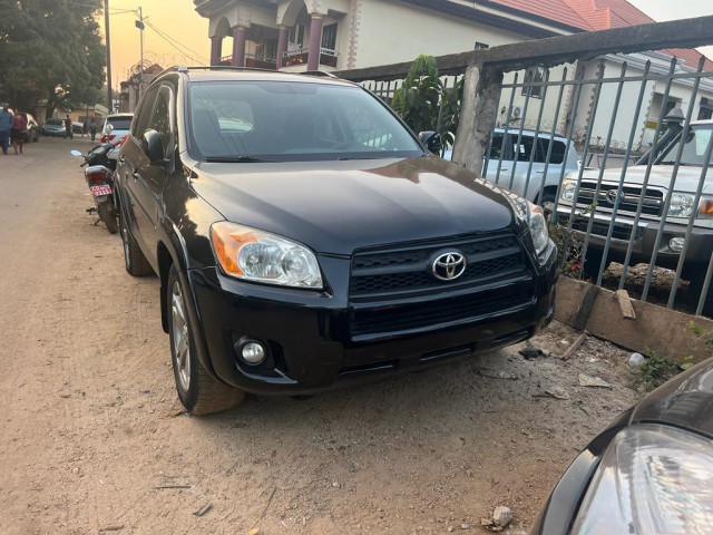 Toyota RAV4, Voitures, Conakry