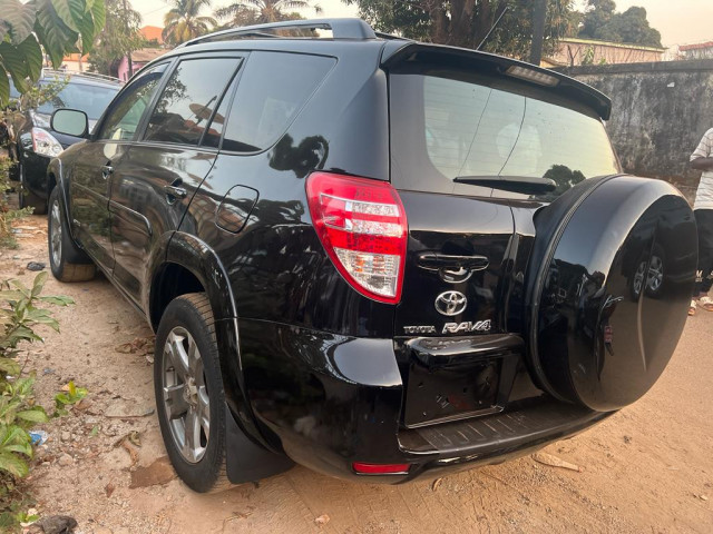 Toyota RAV4, Voitures, Conakry
