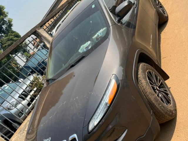 Jeep Cherokee, Voitures, Conakry