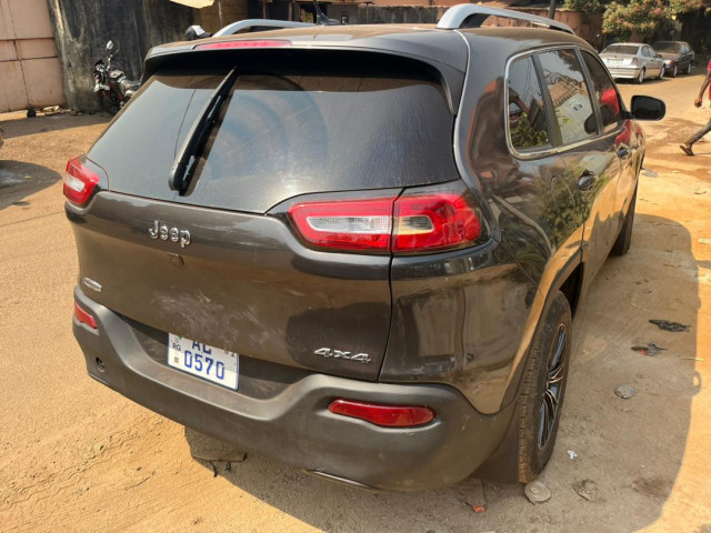 Jeep Cherokee, Voitures, Conakry