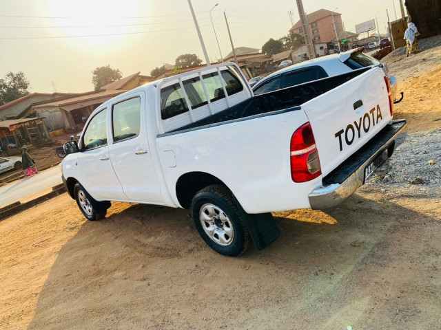 Toyota Hilux, Voitures, Conakry