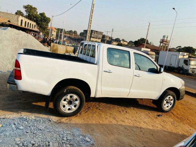 Toyota Hilux, Voitures, Conakry
