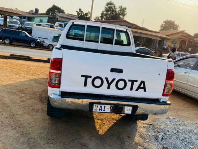 Toyota Hilux, Voitures, Conakry
