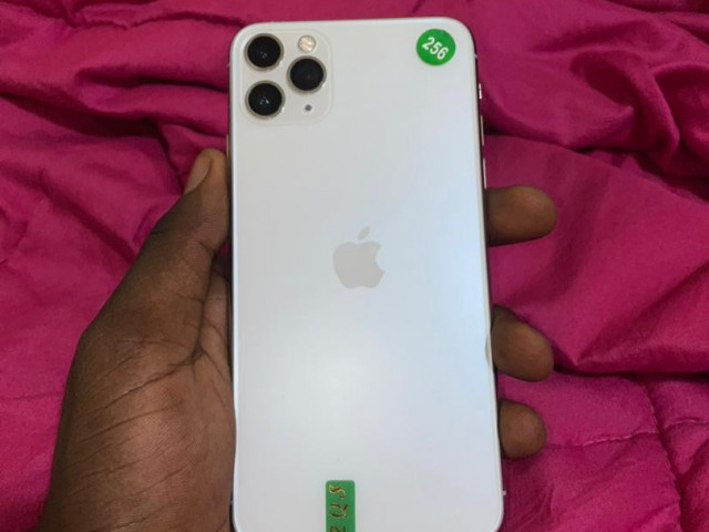 Apple iPhone 11 Pro, Téléphones Mobiles, Conakry
