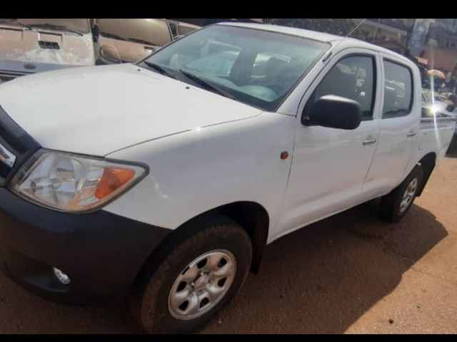 Toyota Hilux, Voitures, Conakry
