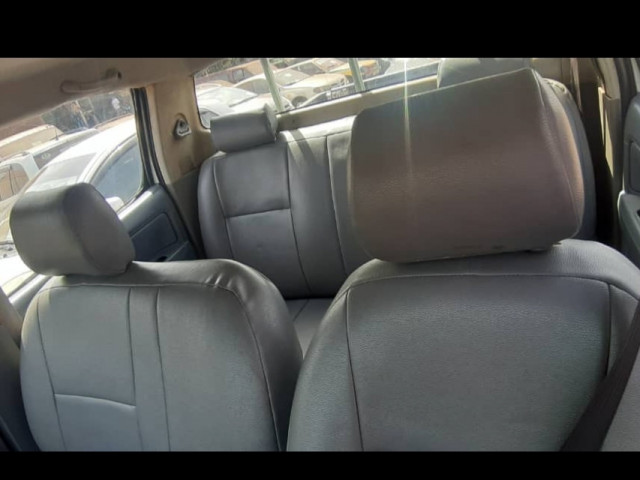 Toyota Hilux, Voitures, Conakry