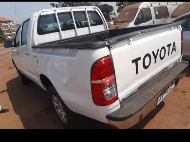Toyota Hilux, Voitures, Conakry
