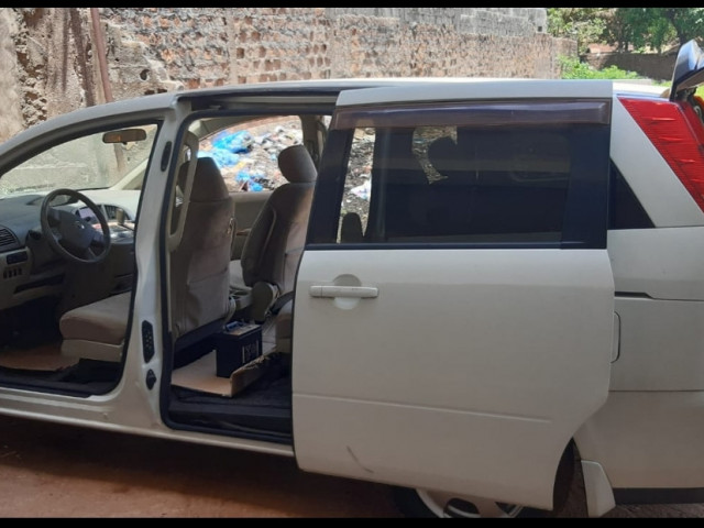 Nissan Presage, Voitures, Conakry