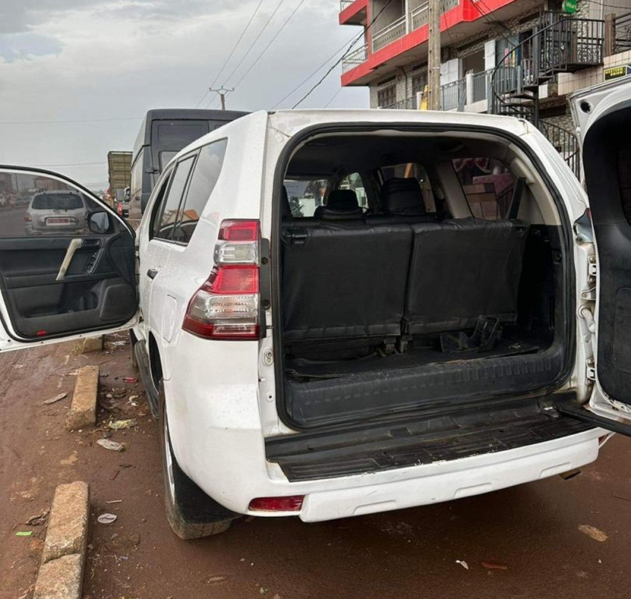 Toyota Land Cruiser Prado, Voitures, Conakry