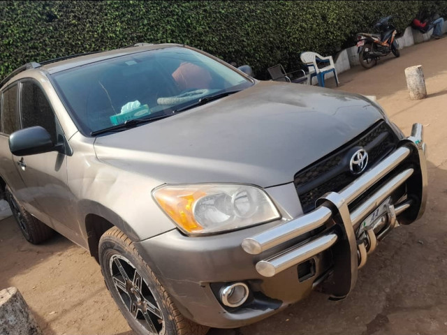 Toyota RAV4, Voitures, Conakry