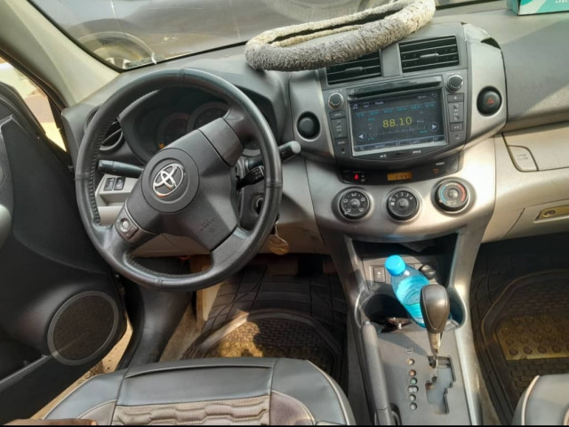 Toyota RAV4, Voitures, Conakry