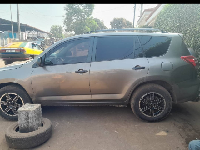 Toyota RAV4, Voitures, Conakry