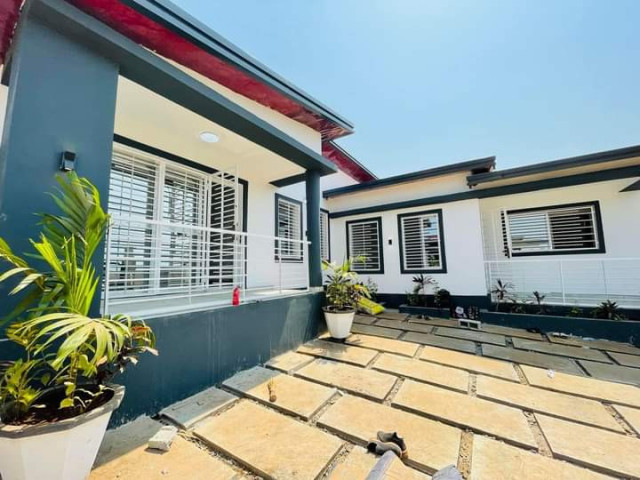 Maison à Samatra, Maisons, Conakry