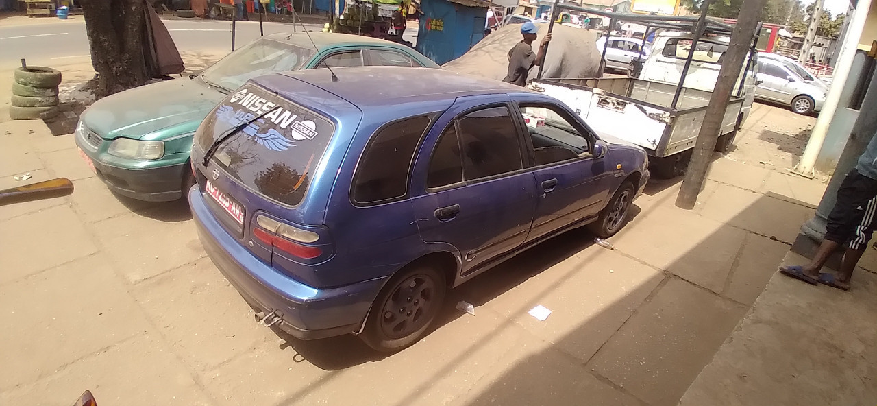 Nissan Almera, Voitures, Conakry