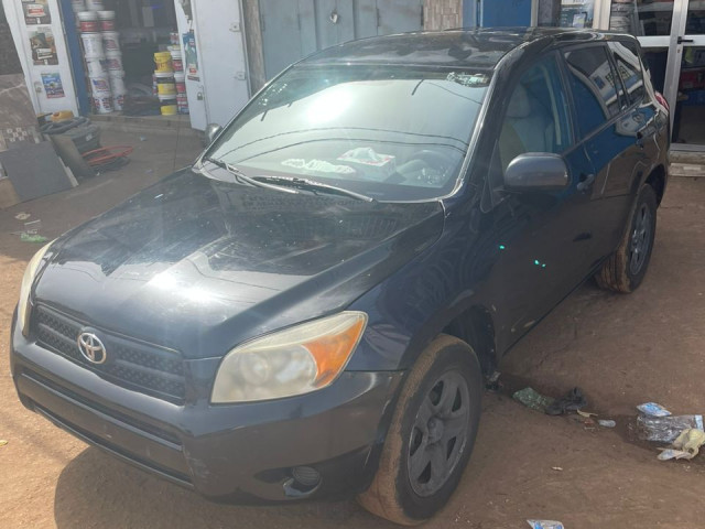 Toyota RAV4, Voitures, Conakry