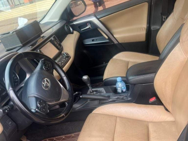 Toyota RAV4, Voitures, Conakry