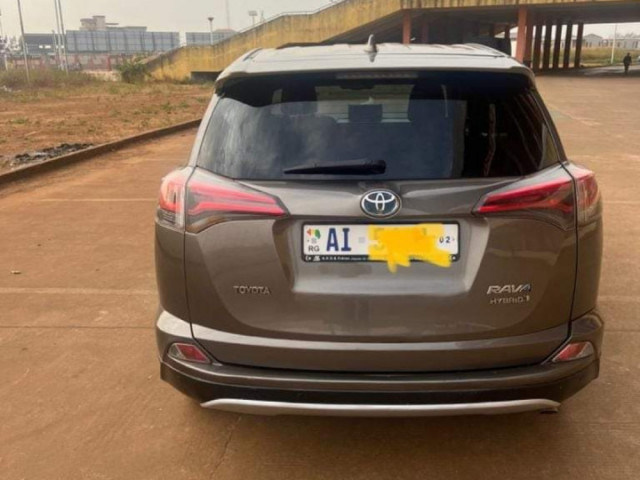 Toyota RAV4, Voitures, Conakry