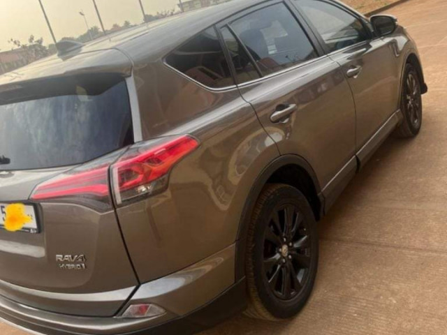 Toyota RAV4, Voitures, Conakry