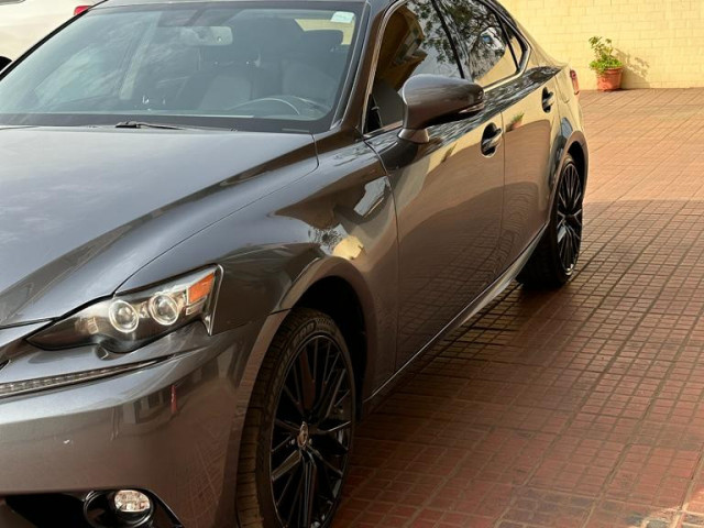 Lexus IS 250, Voitures, Conakry