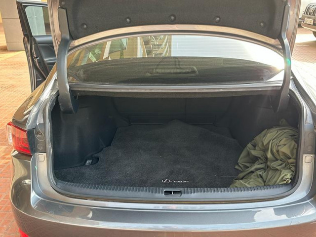 Lexus IS 250, Voitures, Conakry