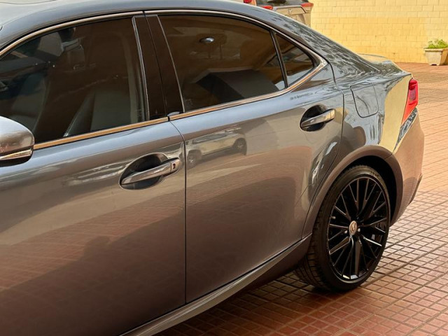 Lexus IS 250, Voitures, Conakry