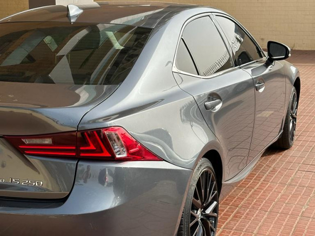 Lexus IS 250, Voitures, Conakry