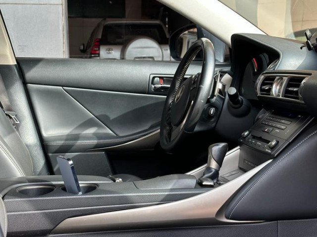 Lexus IS 250, Voitures, Conakry