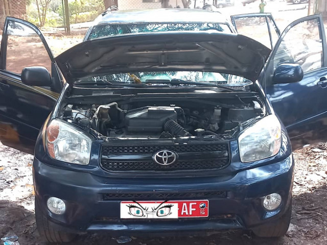 Toyota RAV4, Voitures, Conakry