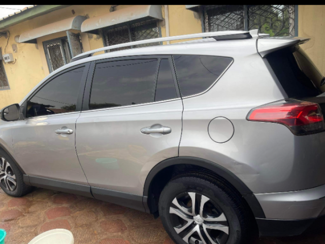 Toyota RAV4, Voitures, Conakry