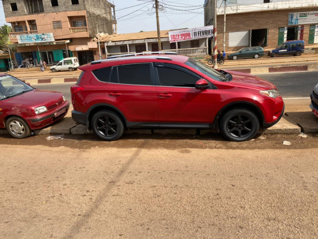 Toyota RAV4, Voitures, Conakry