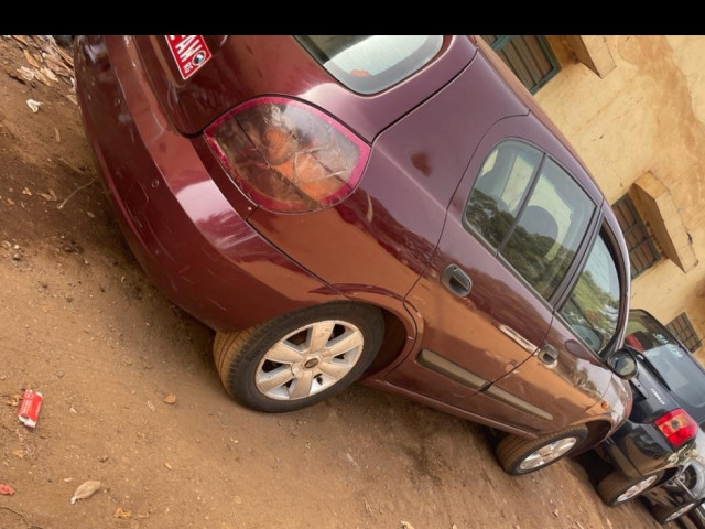 Nissan Almera, Voitures, Conakry