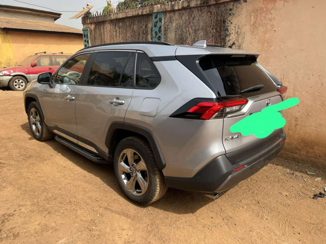 Toyota RAV4, Voitures, Conakry